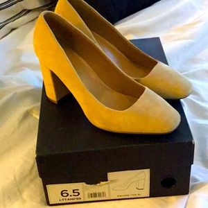 Banana republic suede round heels